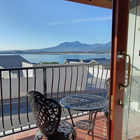 Berg En Zee Guesthouse Gordons Bay Exterior photo