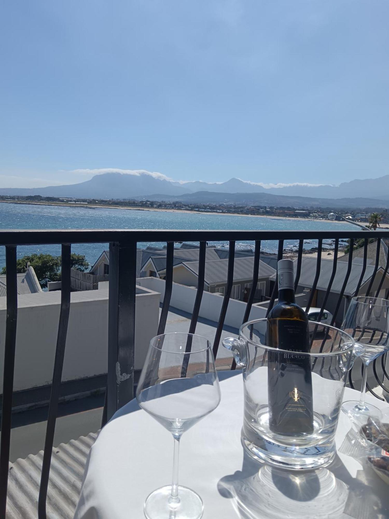Berg En Zee Gasthof Gordonʼs Bay